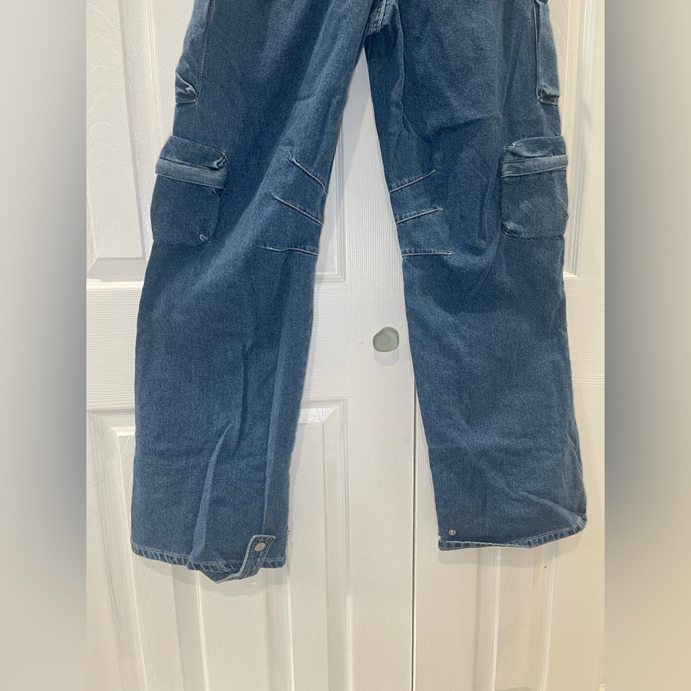 Forever 21 Cargo Relaxed Blue Jeans for Effortless Style - Picture 8 of 10